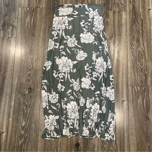 🍀 3/$30 Market & Spruce Sage and White Floral Maxi Skirt